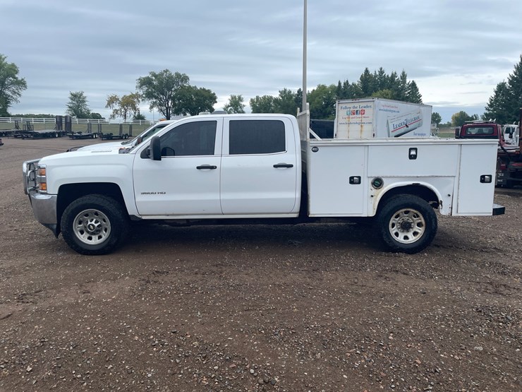 2014-chevrolet-3500-image-2