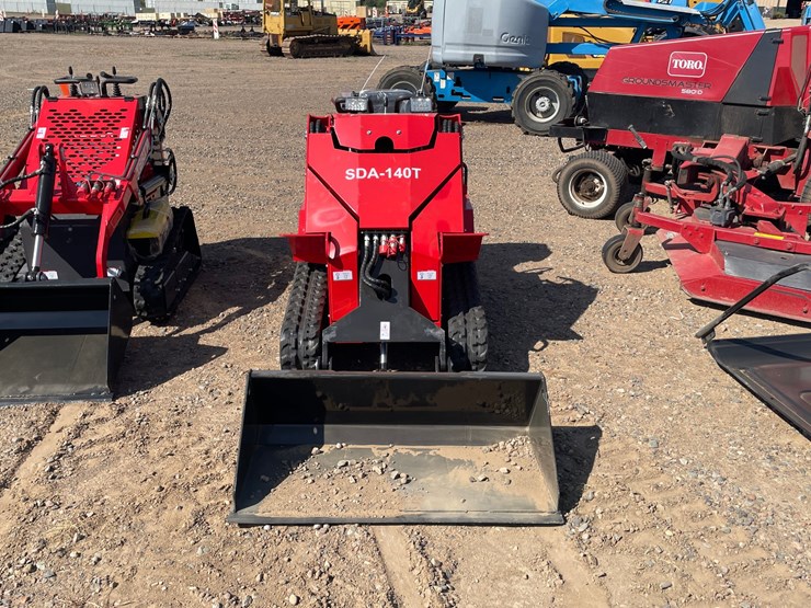 #5501-•-2026-agt-crawler-loader-image-2