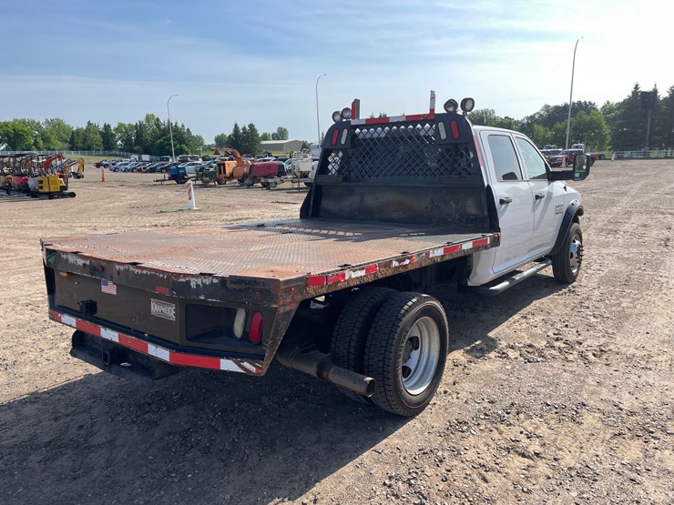 #1485-•-2016-ram-5500-flatbed-truck-(has-mn-salvage-title)-image-5