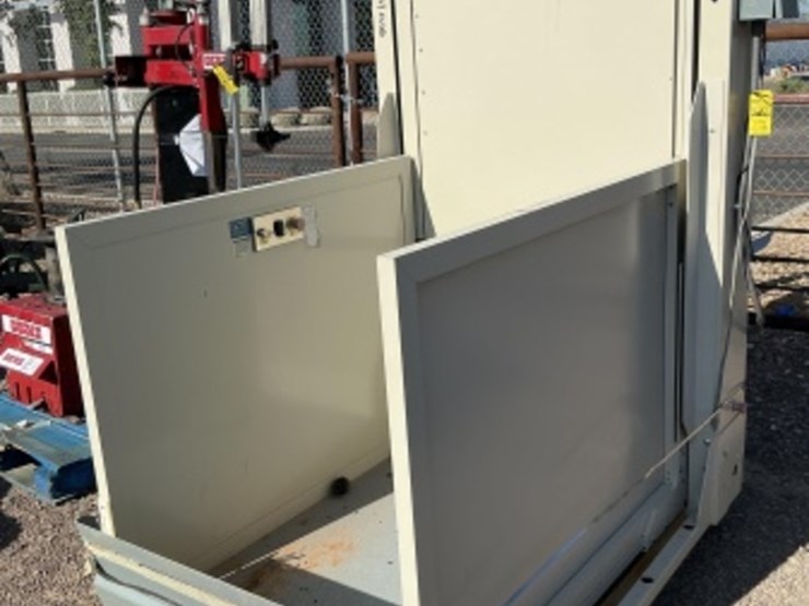 savaria-750lb-electric-chair-lift-image-1