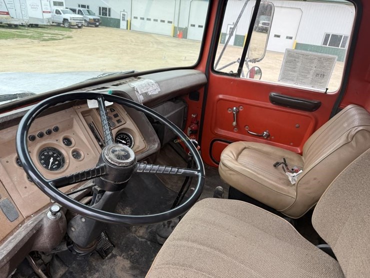 1980-ford-f800-image-8