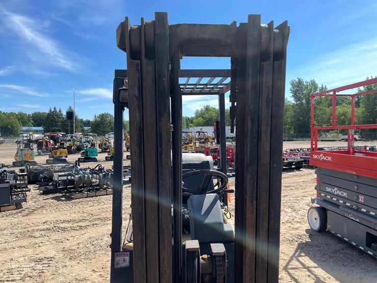 #1056-•-yale-forklift-image-18
