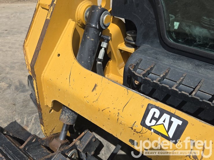 2019-caterpillar-226d-image-18