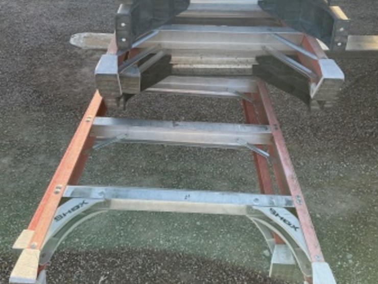 (4)-fiberglass-step-ladders-image-6