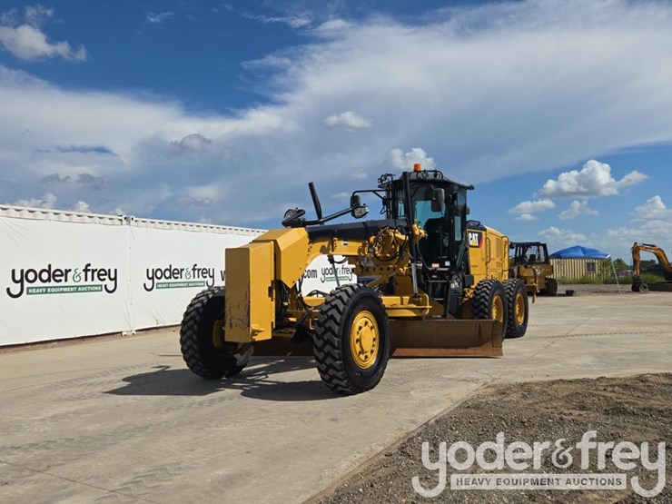 2015-caterpillar-140m3-awd-image-1