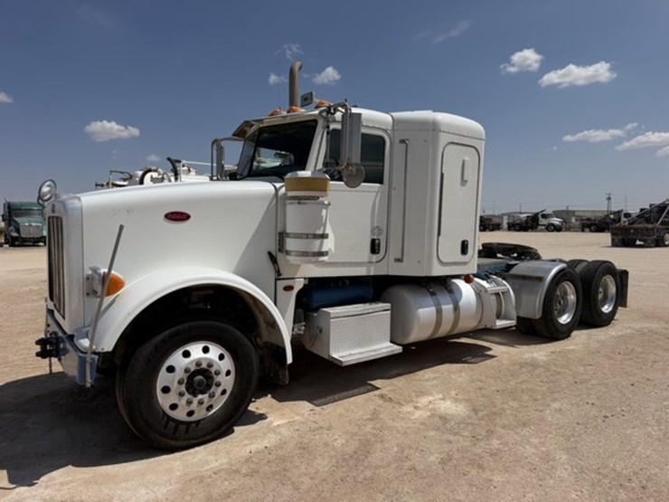 2012-peterbilt-367-image-1