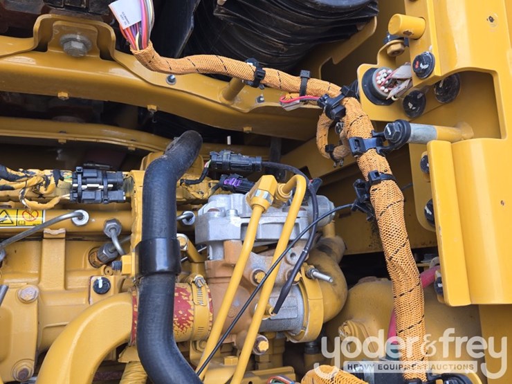 2015-caterpillar-140m3-awd-image-51