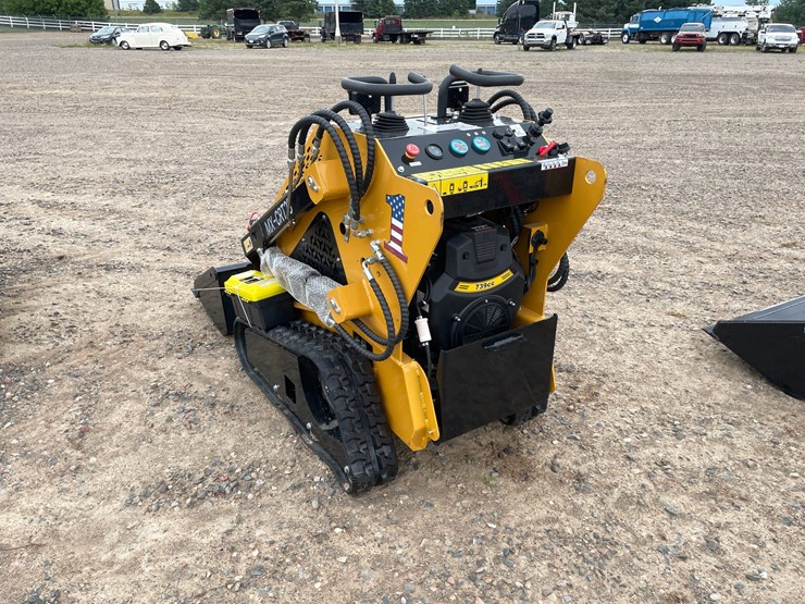 #5514-•-2026-agt-compact-track-loader-image-3