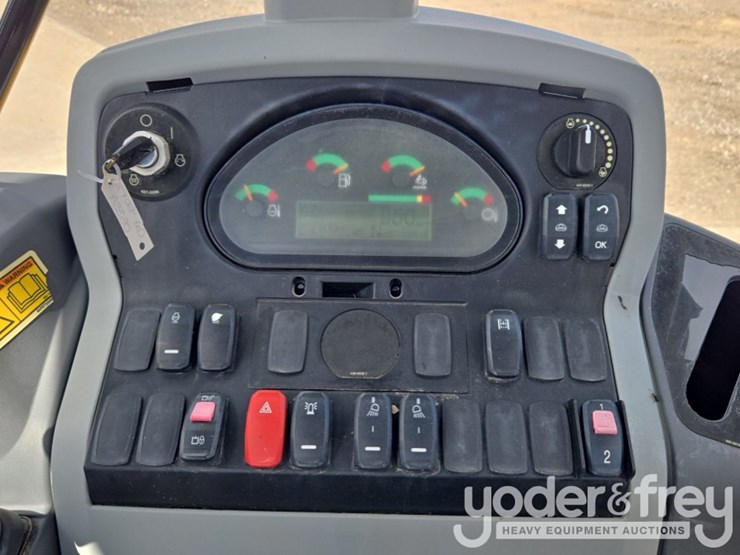 2019-caterpillar-420f2-image-62