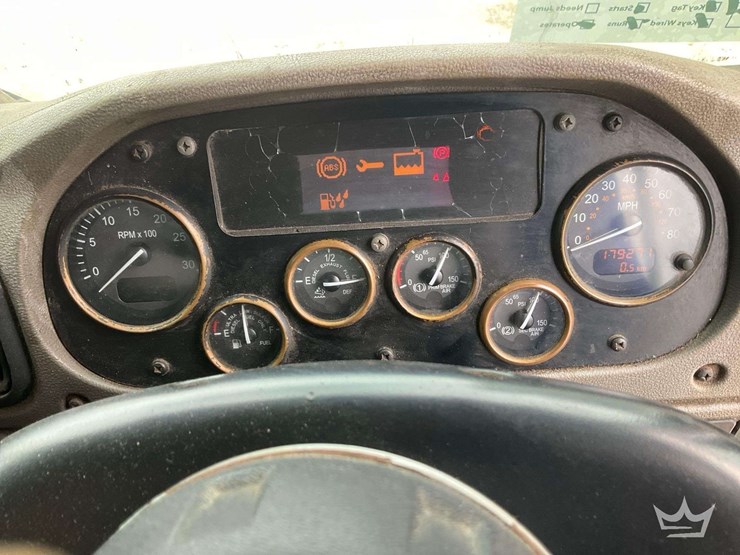 2019-peterbilt-520-image-9