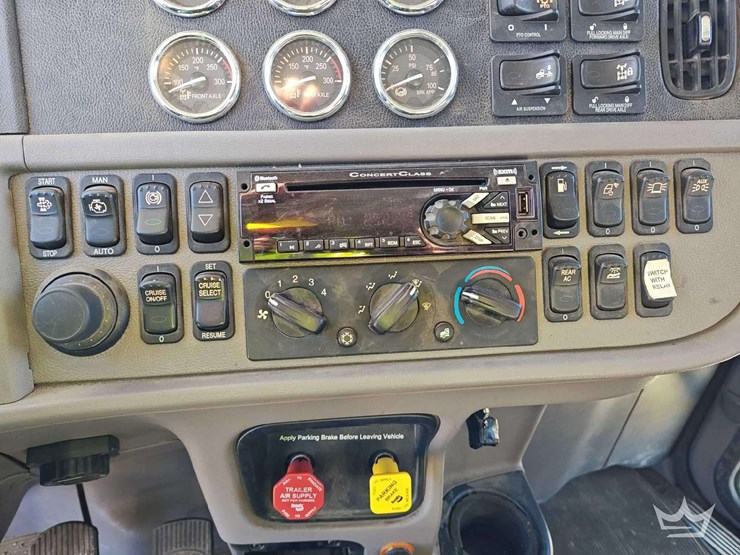 2020-peterbilt-367-image-29