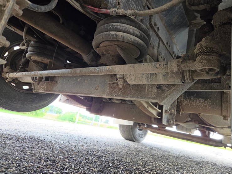 #3224-•-2006-sterling-st-9500-quad-axle-dump-truck-image-35