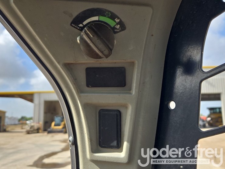 2019-caterpillar-259d3-image-49