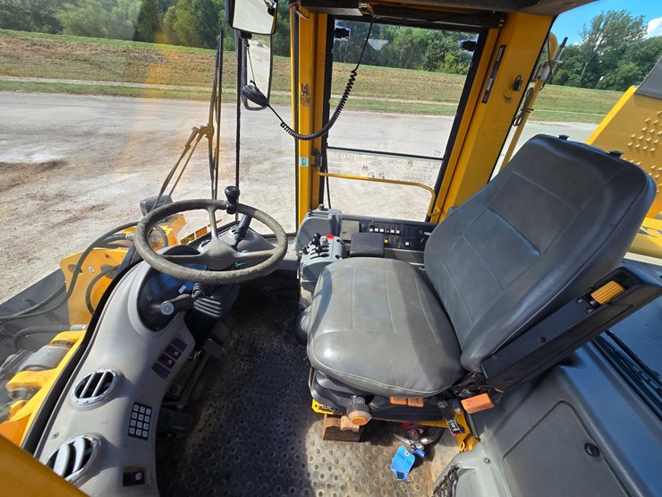 2005-volvo-l90e-image-53