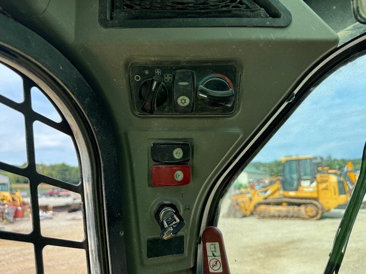 2017-caterpillar-259d-image-29