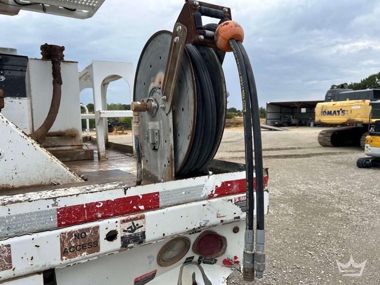 2018-freightliner-m2-106-image-26