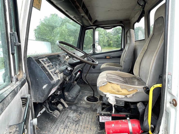 #1458-•-2001-freightliner-flatbed-truck-with-vac-excavator-system-(has-mn-title)-image-28