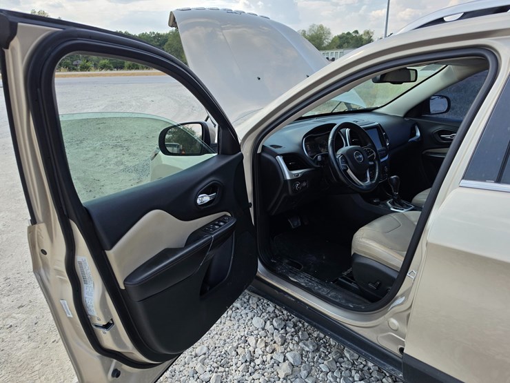 2015-jeep-cherokee-image-29