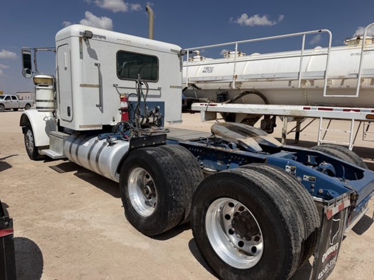 2013-peterbilt-367-image-9