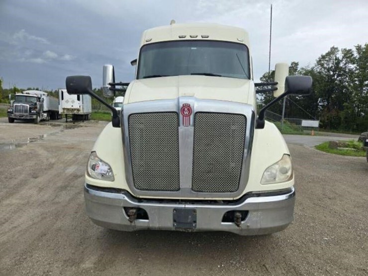 2016-kenworth-t680-image-2
