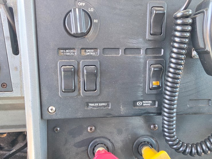 1997-mack-ch600-image-86