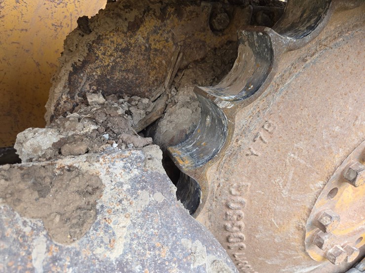 2004-deere-650h-xlt-image-51
