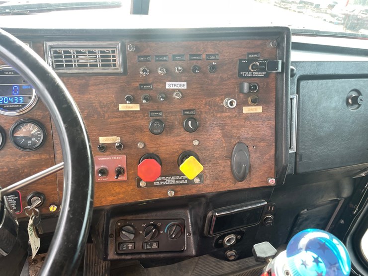 1999-peterbilt-379-image-45