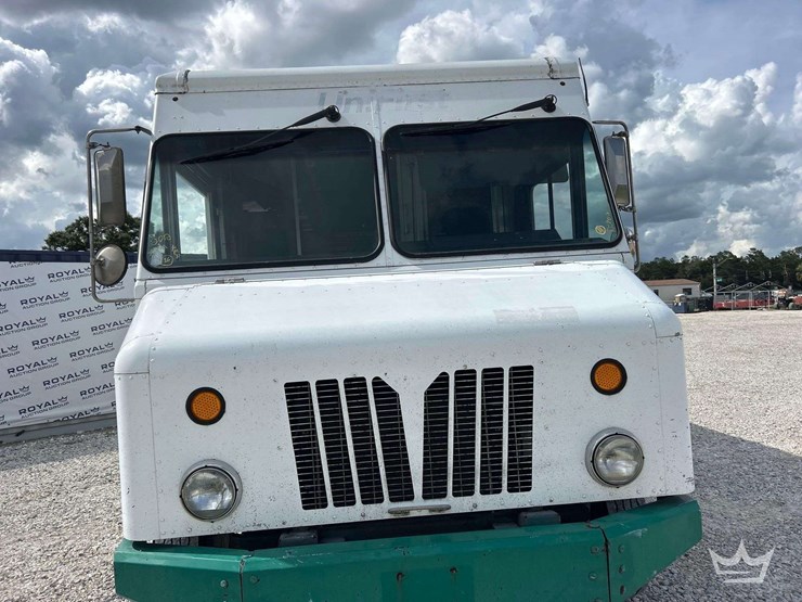2012-workhorse-w62-image-18