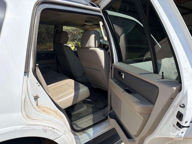 2010-ford-expedition-image-33