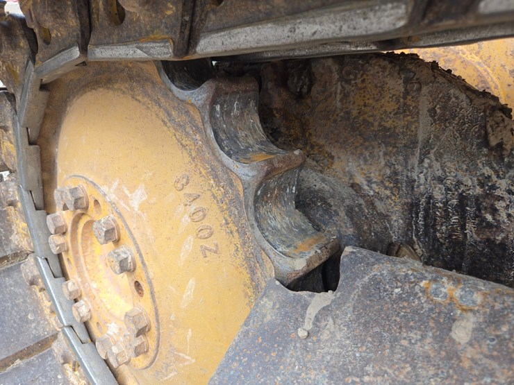 2004-deere-650h-xlt-image-57