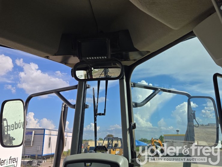 2015-caterpillar-140m3-awd-image-71
