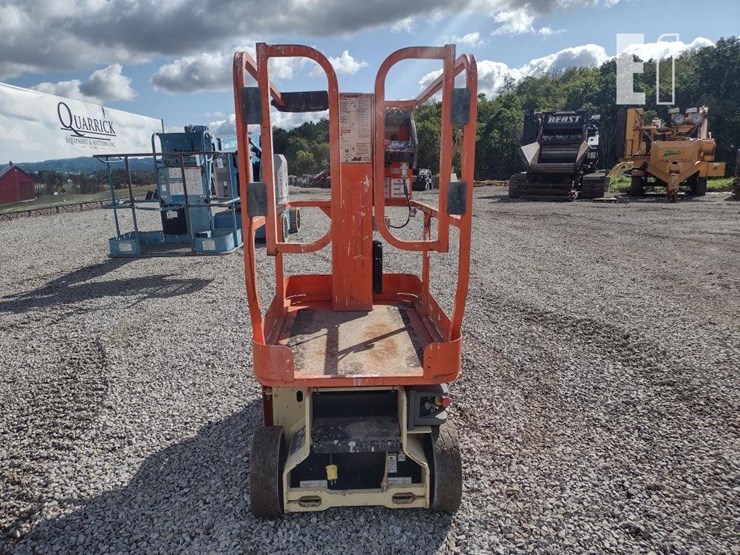 2014-jlg-1230es-image-2