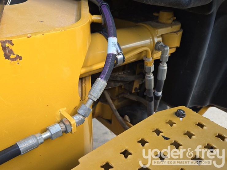 2015-caterpillar-140m3-awd-image-37