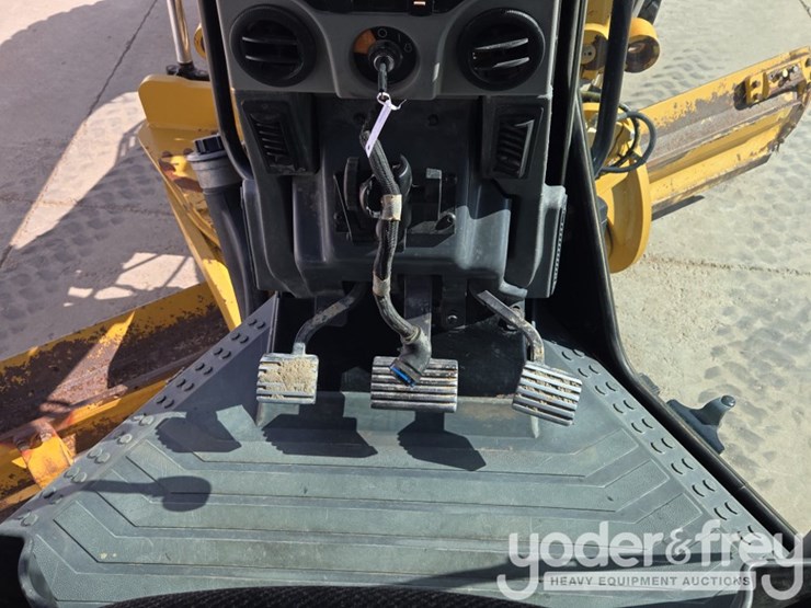 2015-caterpillar-140m3-awd-image-72
