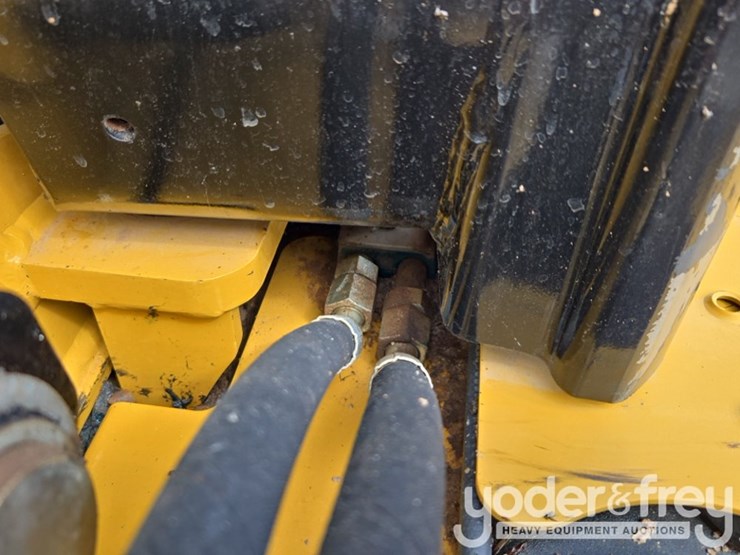 2019-caterpillar-420f2-image-20