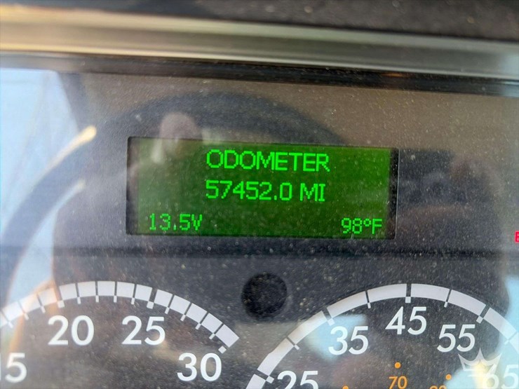 2018-freightliner-m2-106-image-1