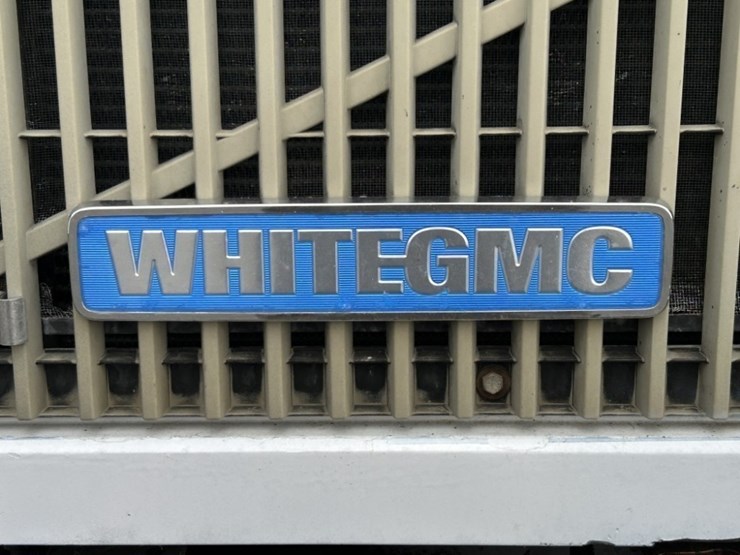 1995-white-gmc-wb-t/a-garbage-truck-image-9
