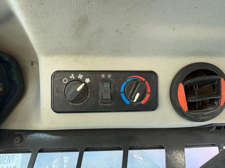 2021-bobcat-s62-image-22