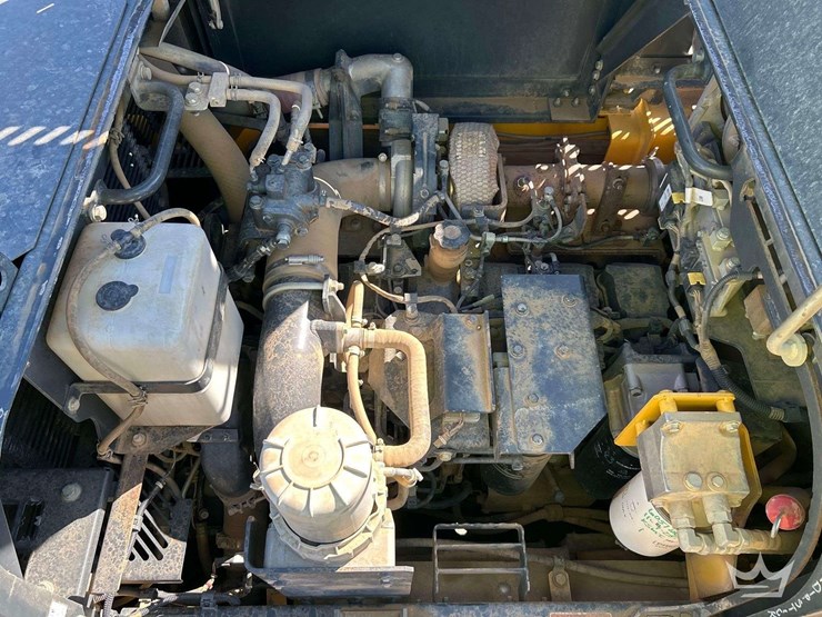 2017-komatsu-pc490lc-11-hydraulic-excavator-image-9