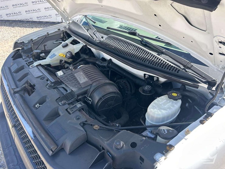 2015-chevrolet-express-4500-image-8