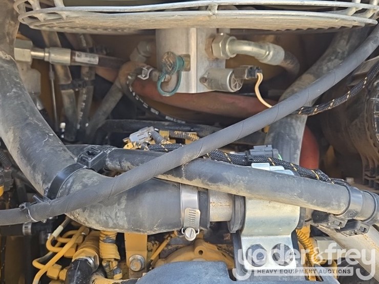 2019-caterpillar-226d-image-33