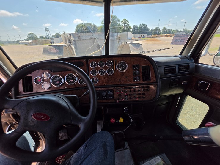 2005-peterbilt-379-image-105
