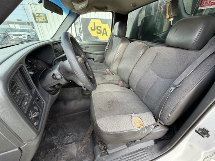 2003-gmc-3500-image-24