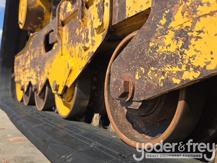 2023-caterpillar-259d3-image-14