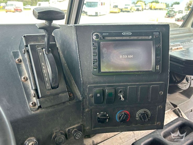 2012-workhorse-w62-image-17