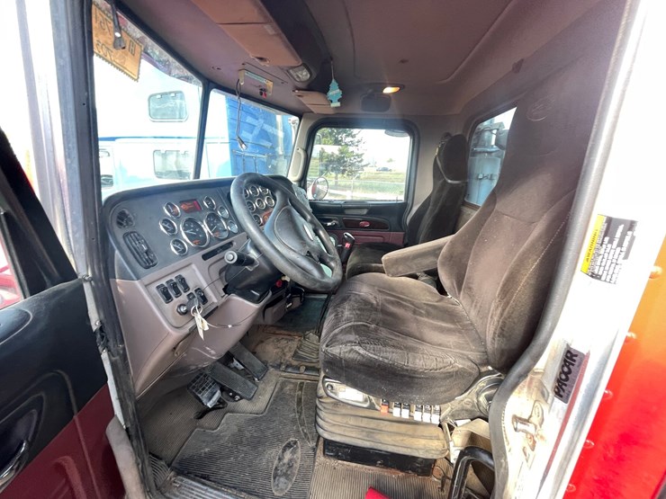 2012-peterbilt-388-image-25