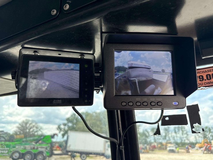 2014-peterbilt-320-image-31