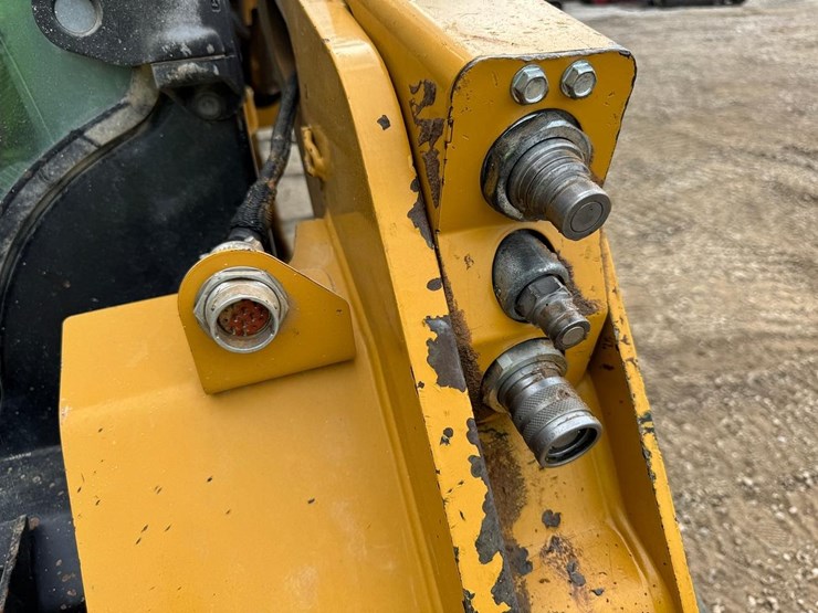 2017-caterpillar-259d-image-12