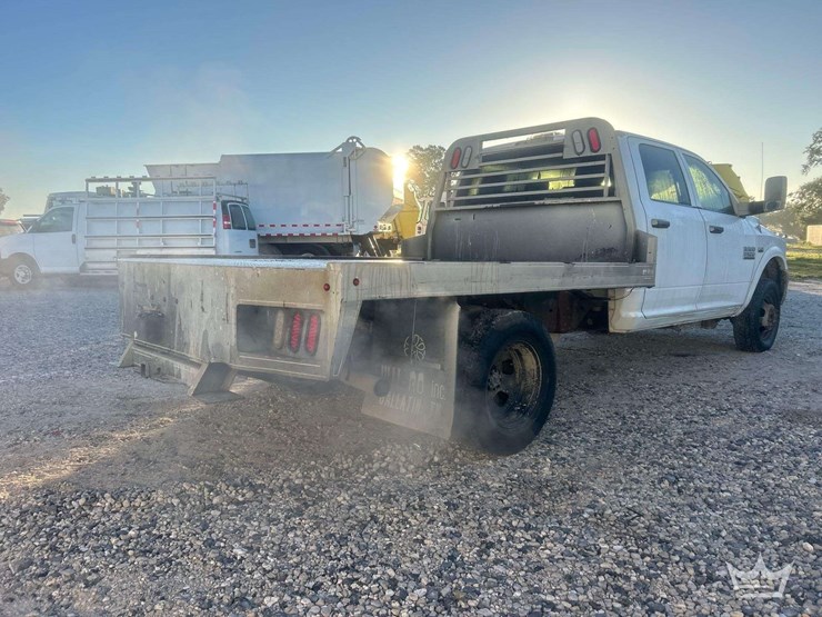 2017-dodge-3500-image-3
