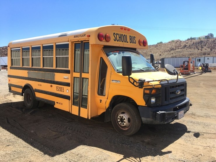 2015-ford-e450-image-2